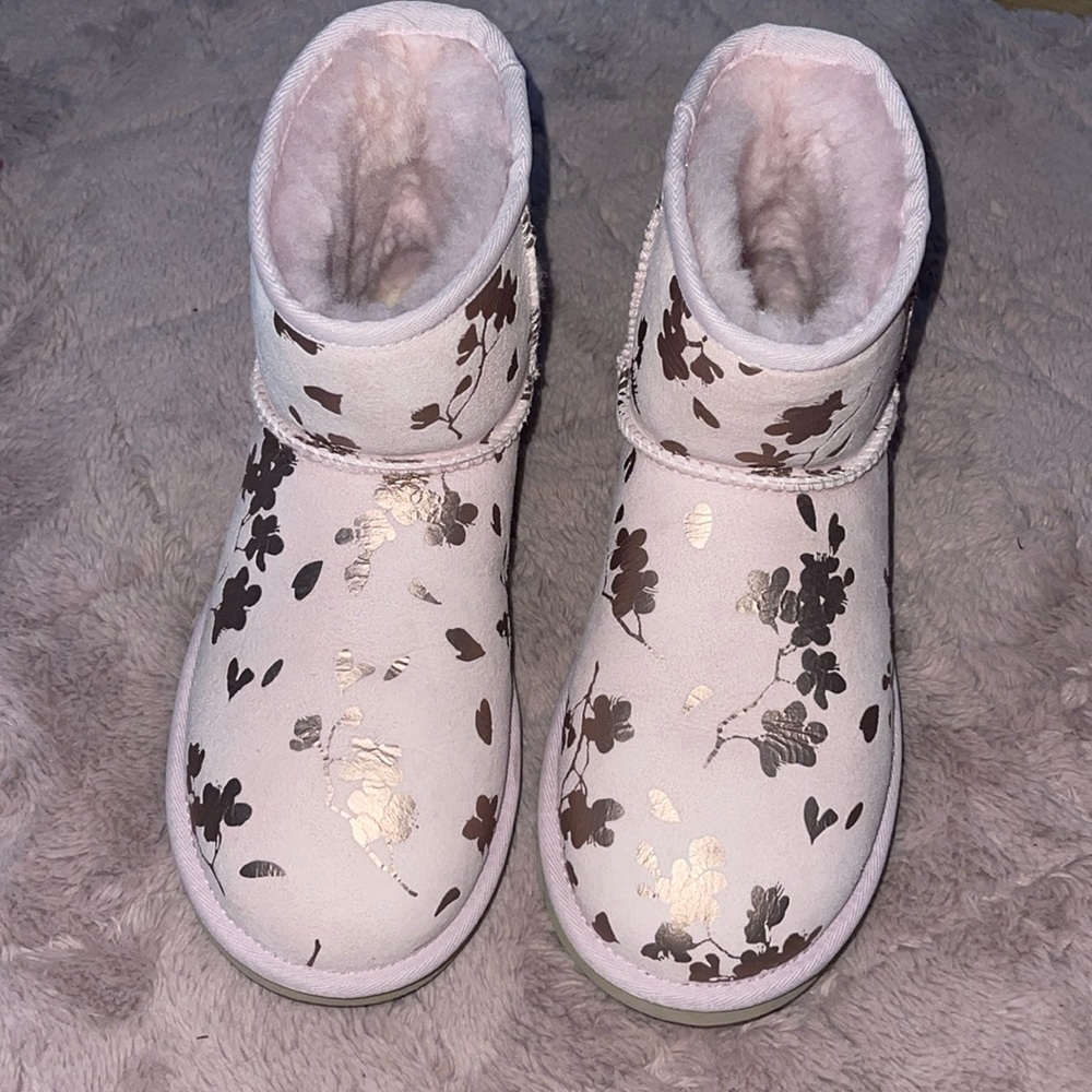 UGG mini boots sz 7 baby pink